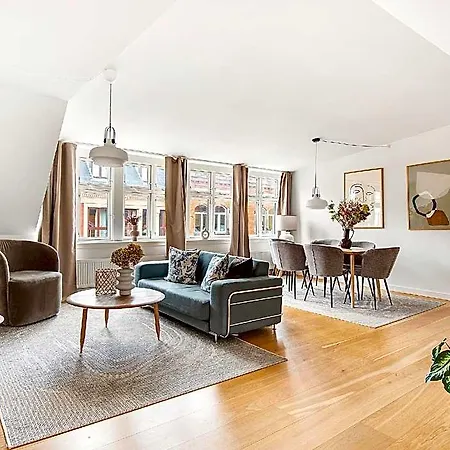 Spacious Centrally Located Penthouse With A Terrace Close To Illum Hotel