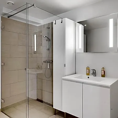 Spacious Centrally Located Penthouse With A Terrace Close To Illum